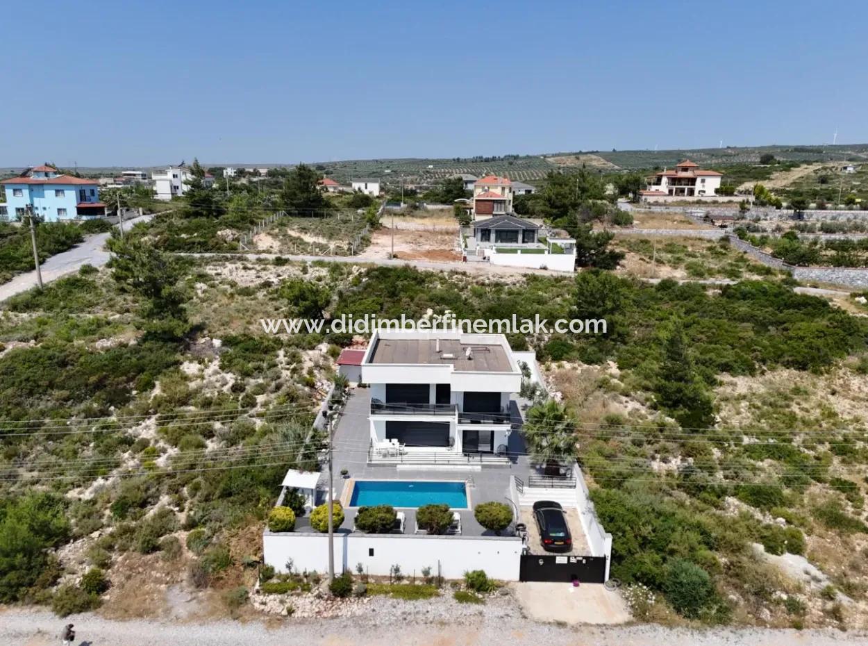 Didim'de Seyrantepede Satılık Havuzlu 4+1 Villa