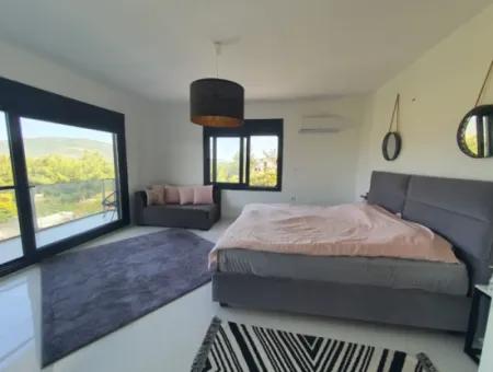 Didim'de Seyrantepede Satılık Havuzlu 4+1 Villa