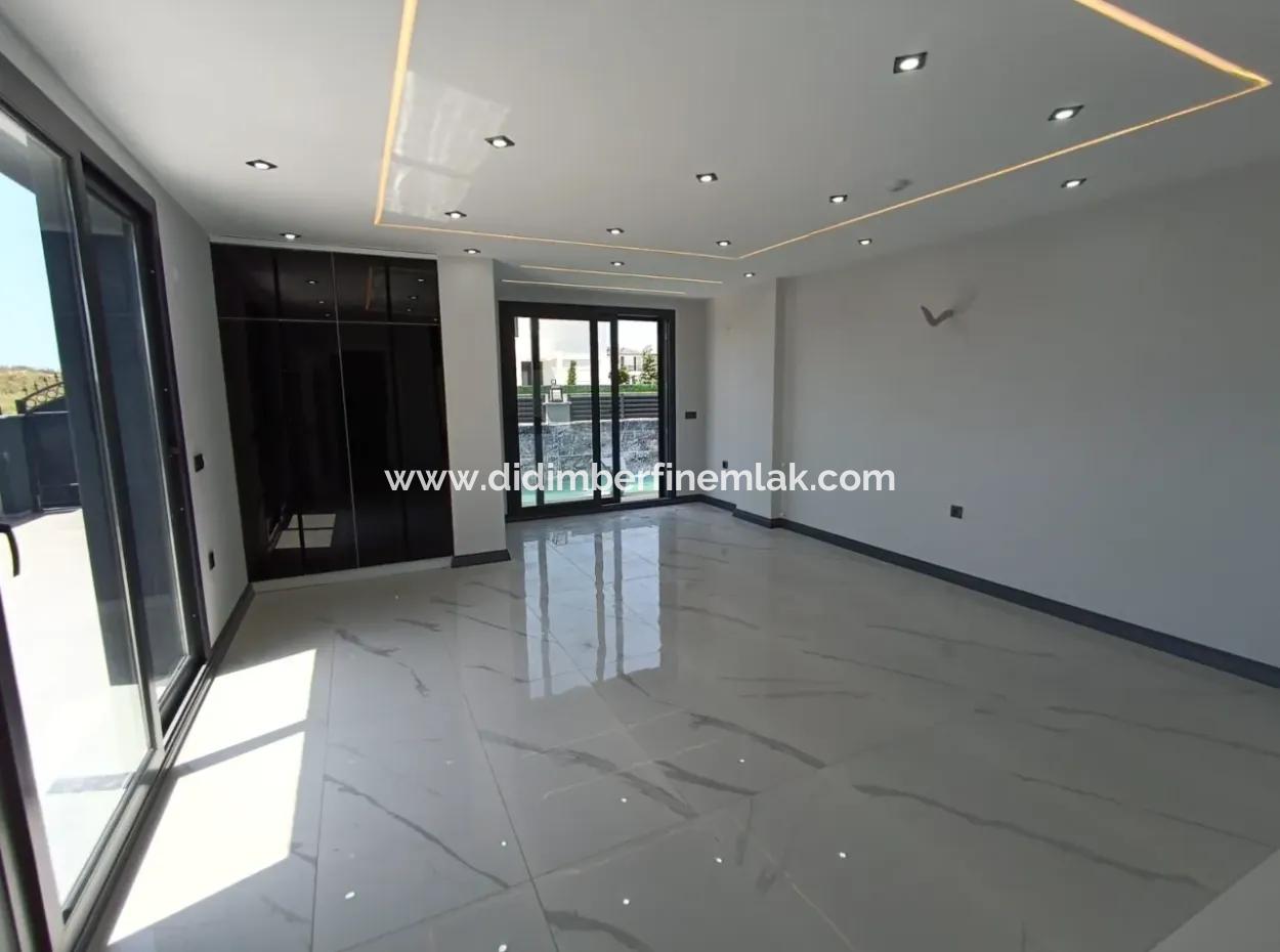 3 1 Villa With Pool In 300M2 Plot In Didim Efeler