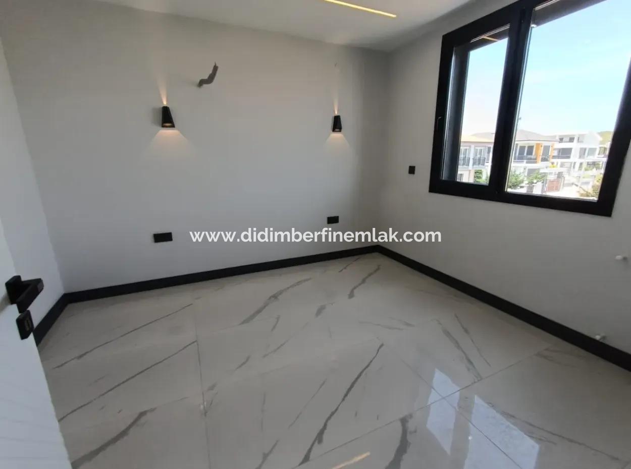 3 1 Villa With Pool In 300M2 Plot In Didim Efeler