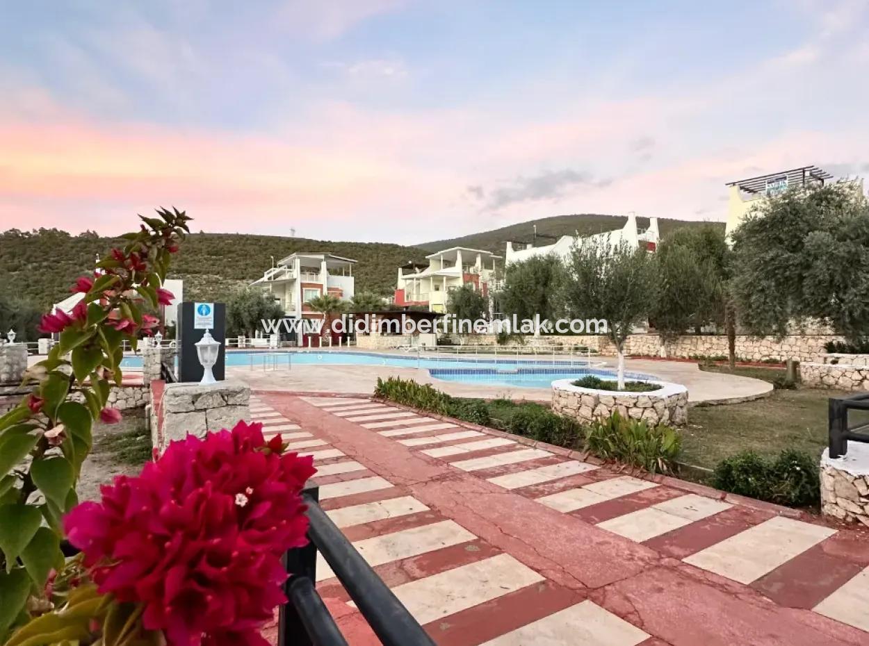 Akbükte Site İçerinde Satılık 2+1 Villa