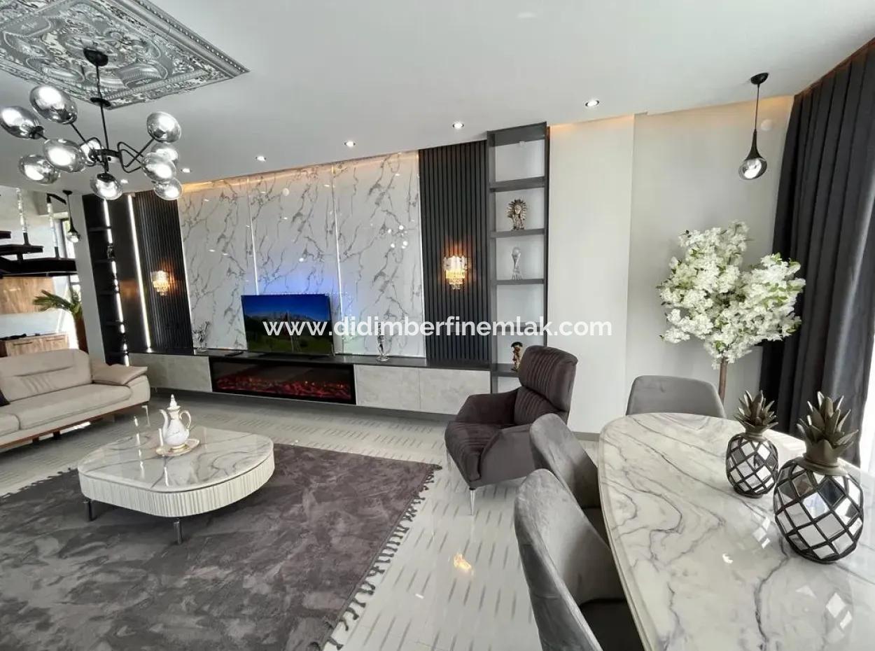 Didim Hisar  Mahallesinde 500 M2 Arsa İçinde Geniş Bahçeli 5+1  Villa