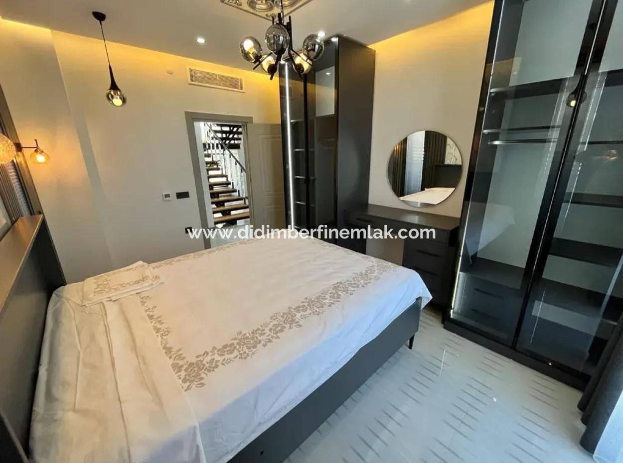 Didim Hisar  Mahallesinde 500 M2 Arsa İçinde Geniş Bahçeli 5+1  Villa