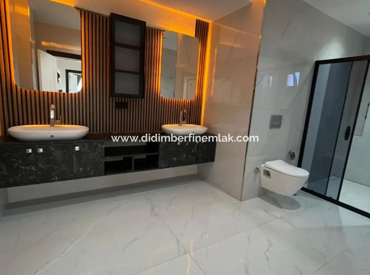 Aydın Didim Efeler Mahallesinde 4+1 Havuzlu Tam Müstakil Villa