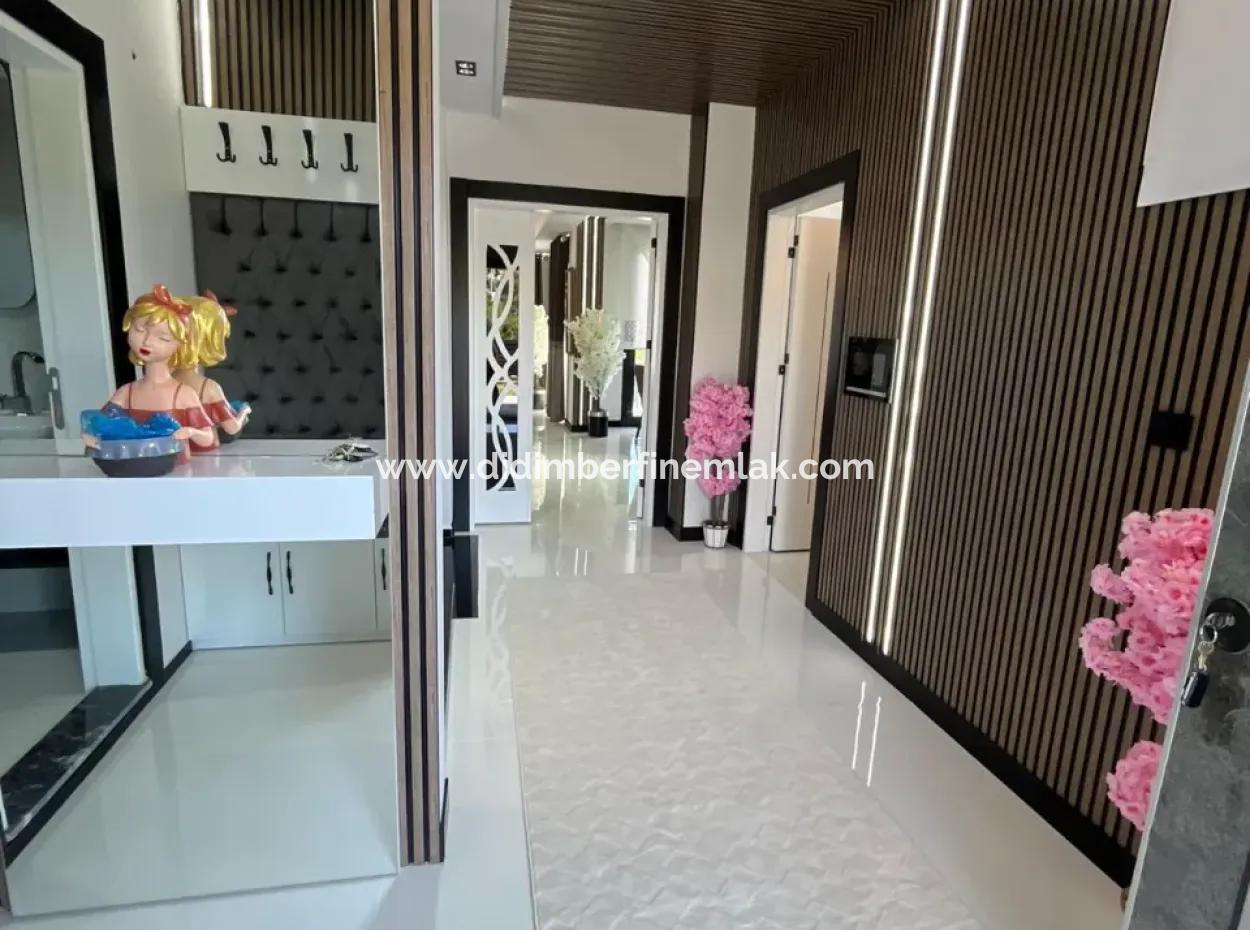 Aydın Didim Efeler Mahallesinde 4+1 Havuzlu Tam Müstakil Villa