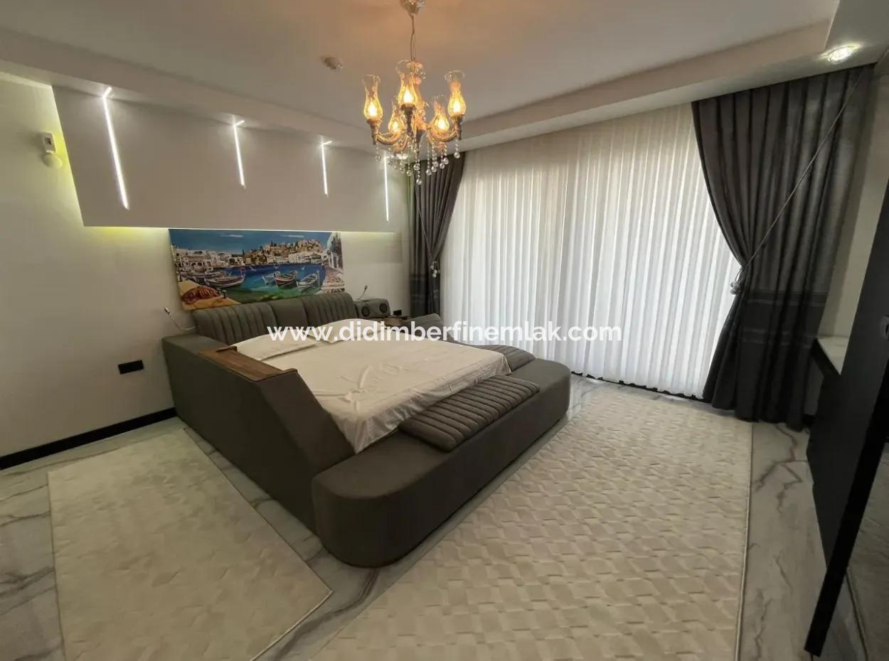 Aydın Didim Efeler Mahallesinde 4+1 Havuzlu Tam Müstakil Villa