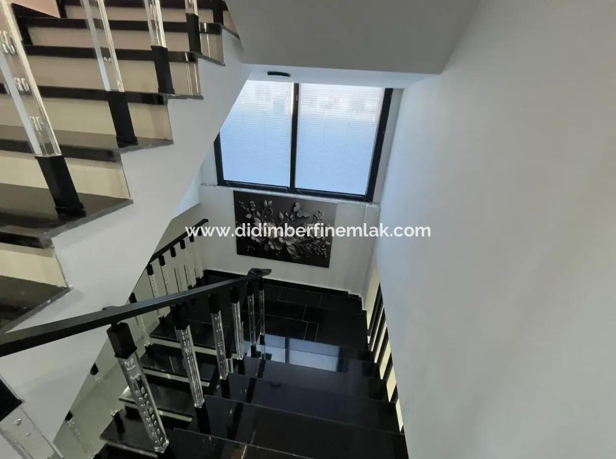 Aydın Didim Efeler Mahallesinde 4+1 Havuzlu Tam Müstakil Villa