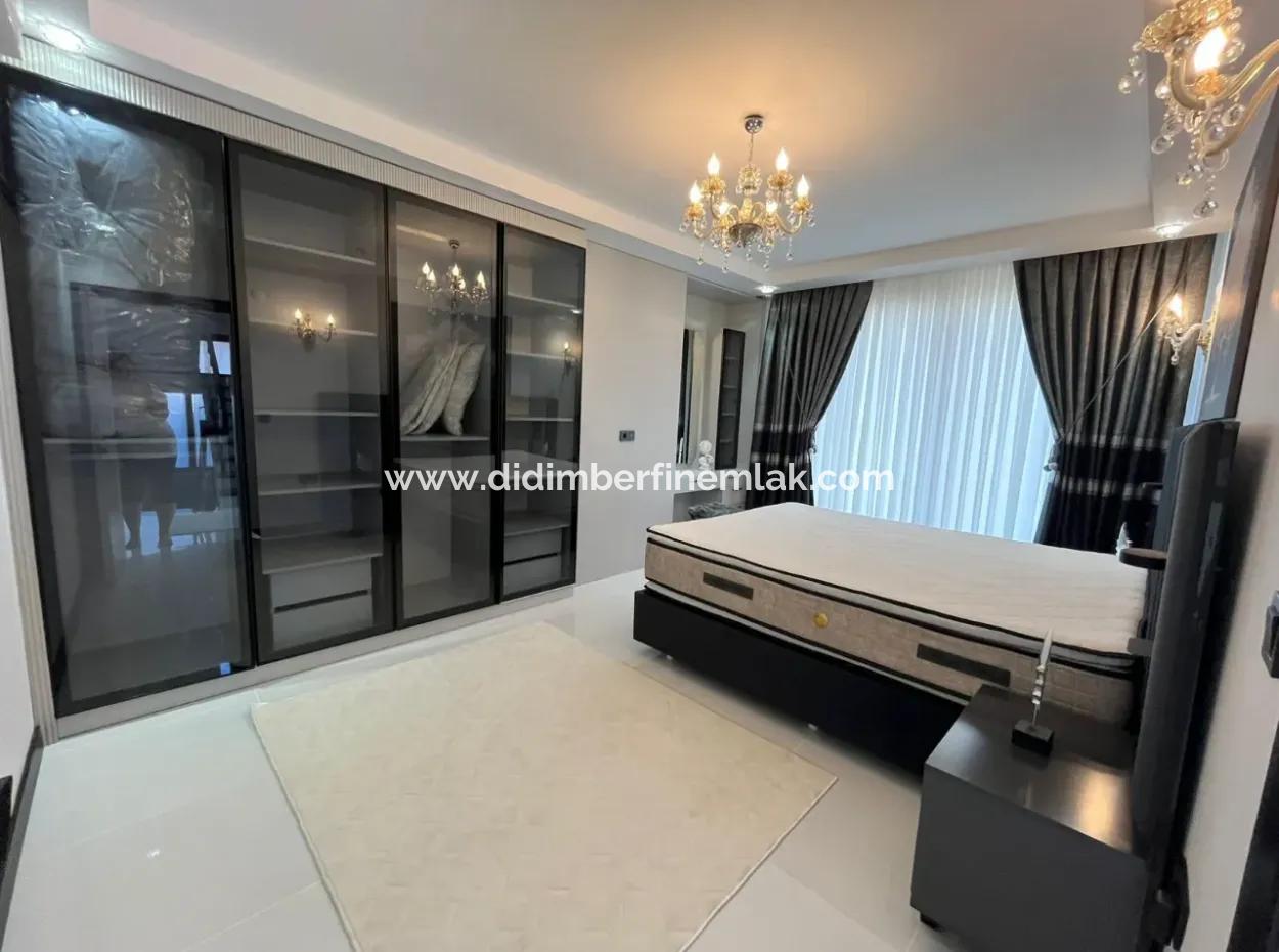 Aydın Didim Efeler Mahallesinde 4+1 Havuzlu Tam Müstakil Villa