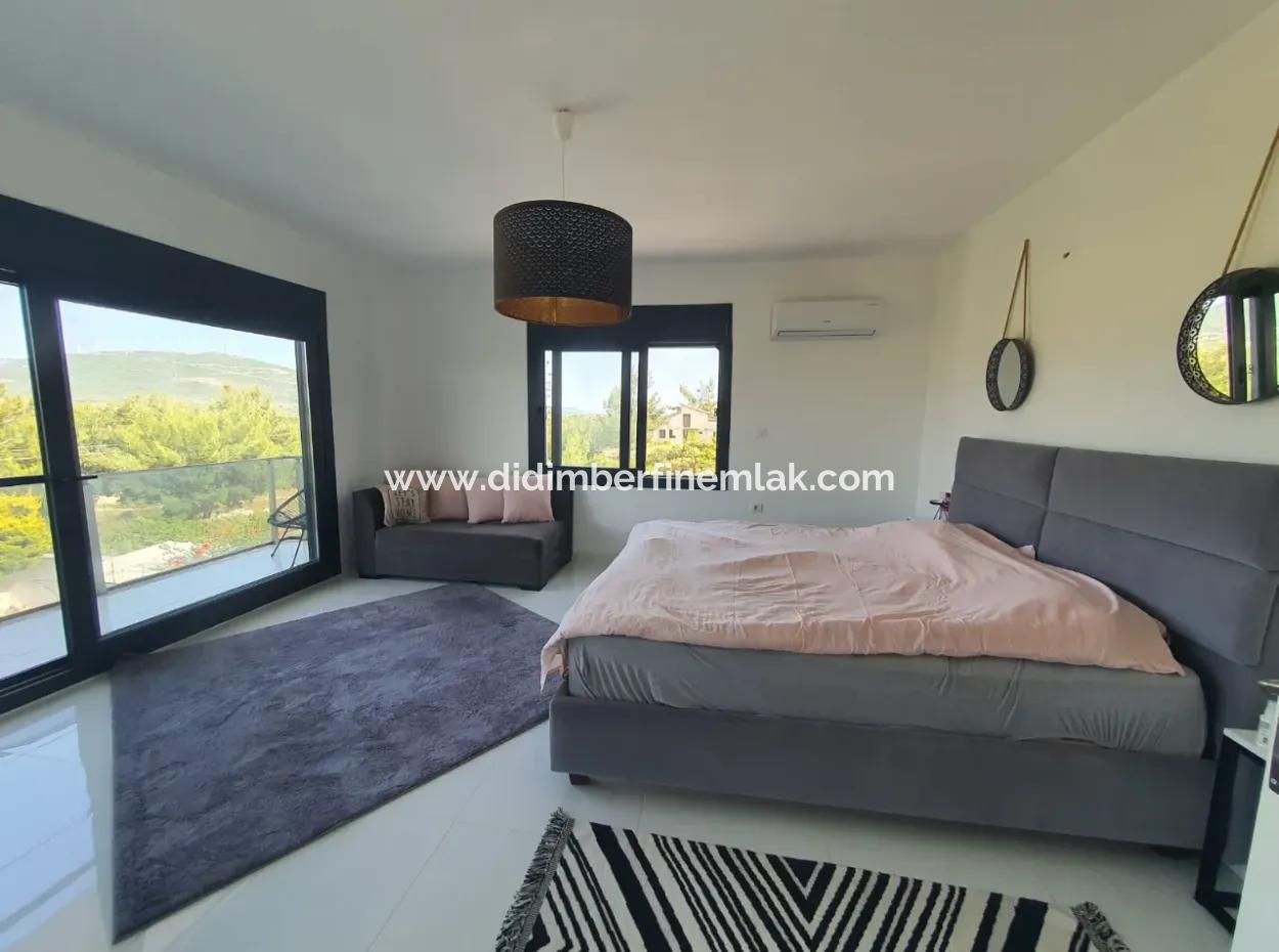 Didim'de Seyrantepede Satılık Havuzlu 4+1 Villa