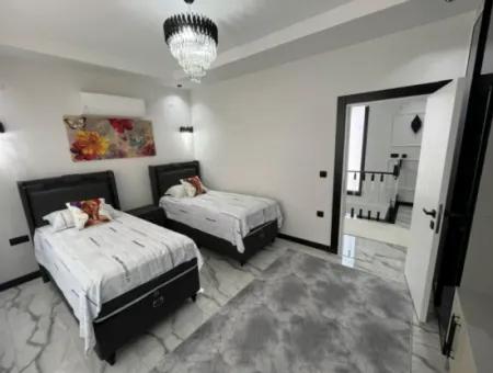 Didim Hısar Mahallesinde   Satılık  Tam Müstakil   4+1  Villa