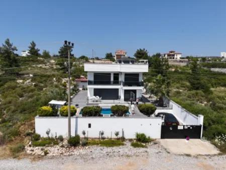 Didim'de Seyrantepede Satılık Havuzlu 4+1 Villa