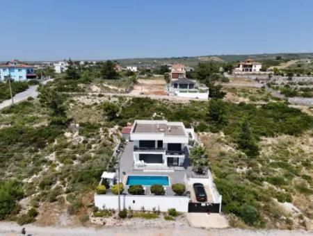 Didim'de Seyrantepede Satılık Havuzlu 4+1 Villa